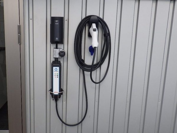 Ev充電器用コネクタホルダーのご紹介 ディーラー価格の1 3 岡山でev充電コンセントの工事ならevクリエイト